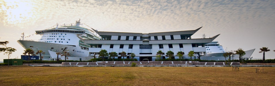 عن طريق الرحلة البحرية