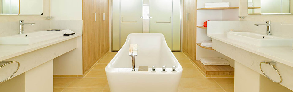 فيلا على البحيرة مع حمام سباحة + زحلوقة