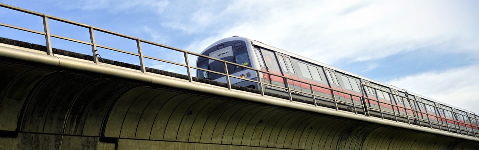 تتميز سنغافورة بنظام عالمي المستوى لوسائل النقل والمواصلات العامة