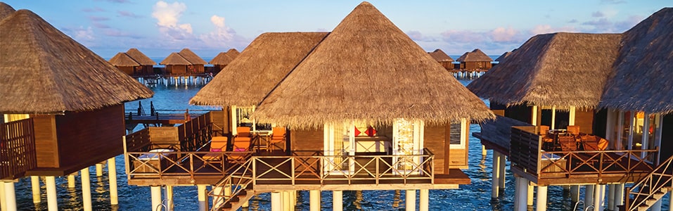 فيلا مرجانية بإطلالة على مشهد غروب الشمس